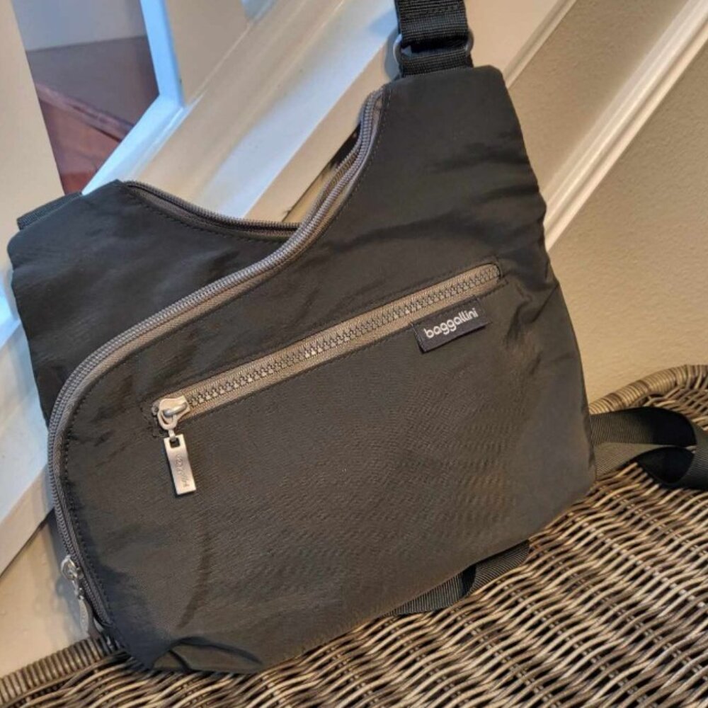 Baggallini Black Crossbody Bag with Silver Zippers